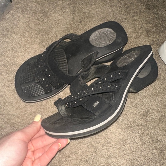 Skechers Black Heeled Shoes with Elegant Design - Picture 1 of 2
